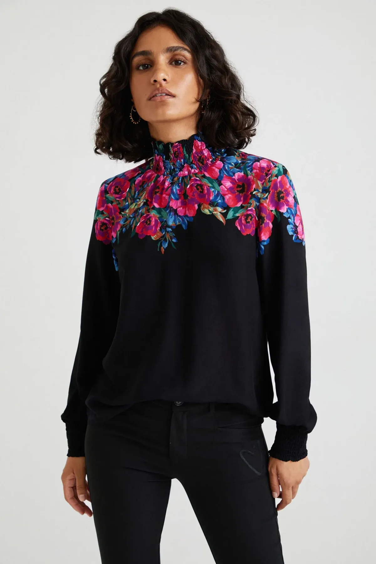 Blusa canesú floral