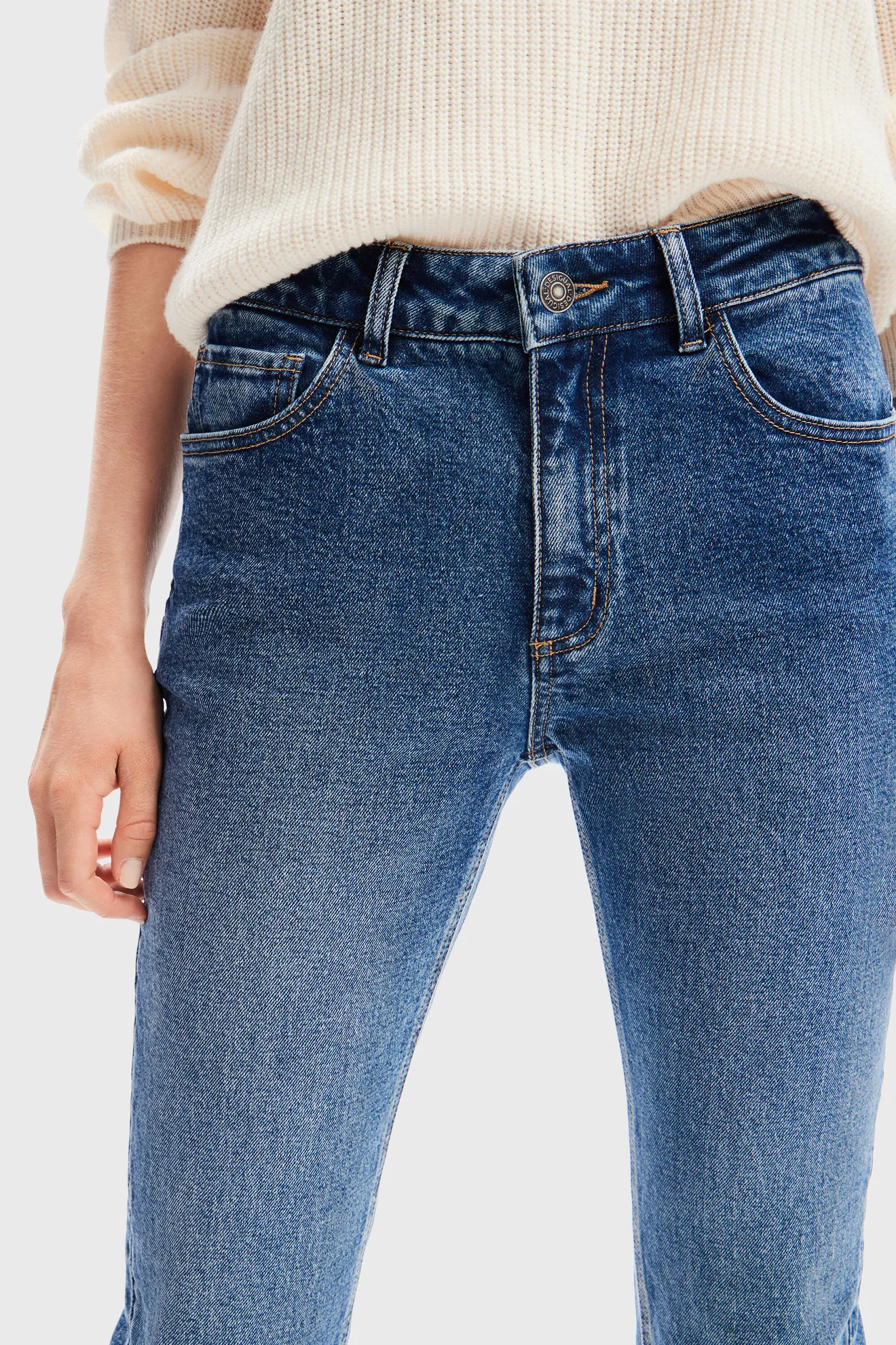 Vaqueros pitillo flores - Imagen 4